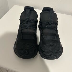 Size 9 women’s black on cloudnova sneakers